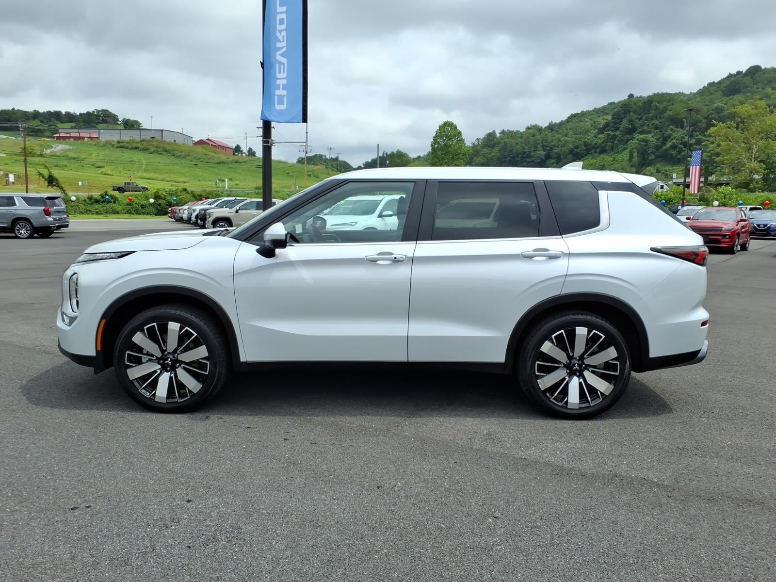 2025 Mitsubishi Outlander SE
