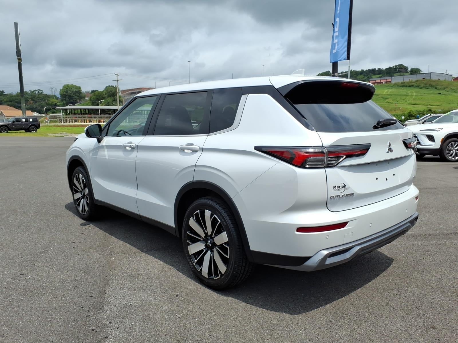 2025 Mitsubishi Outlander SE
